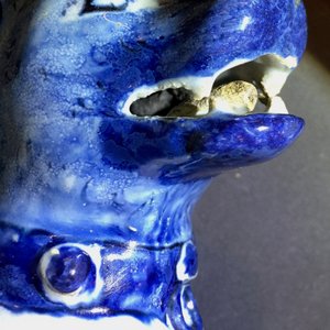 Une paire de chiens en faïence de Delft bleu et blanc, 1ère moitié du 18ème — photo 9