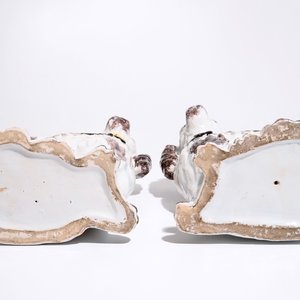 Une paire de chiens en faïence de style Staffordshire, prob. France, 18/19ème — photo 6