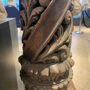 Une paire de colonnes ajourées en chêne aux chapiteaux corinthiens, 17ème — photo 14