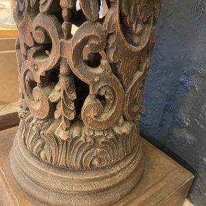 Une paire de colonnes ajourées en chêne aux chapiteaux corinthiens, 17ème — photo 39