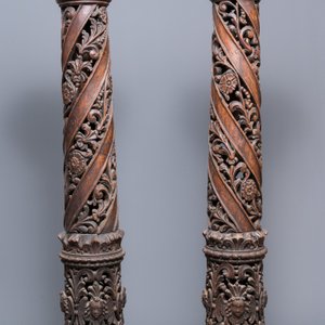 Une paire de colonnes ajourées en chêne aux chapiteaux corinthiens, 17ème — photo 4