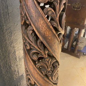 Une paire de colonnes ajourées en chêne aux chapiteaux corinthiens, 17ème — photo 43