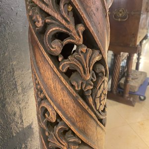 Une paire de colonnes ajourées en chêne aux chapiteaux corinthiens, 17ème — photo 44