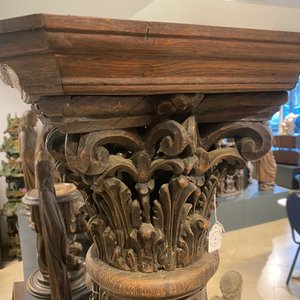 Une paire de colonnes ajourées en chêne aux chapiteaux corinthiens, 17ème — photo 8