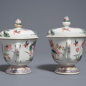 Une paire de coupes couvertes en porcelaine de Chine famille rose, Yongzheng — photo 4