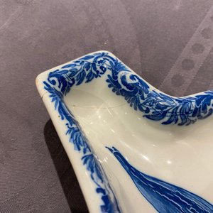 Une paire de coupes en faïence de Delft en bleu et blanc à décor d'une fleur d'oeillet, 18ème — photo 4