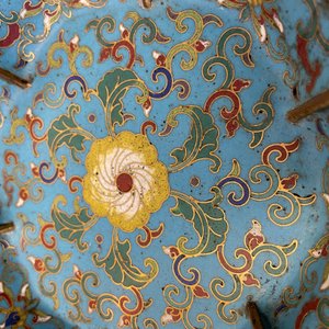 Une paire de coupes en forme de fleur en émaux cloisonnés, Chine, Qianlong — photo 12