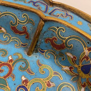 Une paire de coupes en forme de fleur en émaux cloisonnés, Chine, Qianlong — photo 28