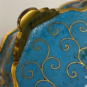 Une paire de coupes en forme de fleur en émaux cloisonnés, Chine, Qianlong — photo 31