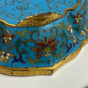 Une paire de coupes en forme de fleur en émaux cloisonnés, Chine, Qianlong — photo 42
