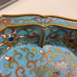 Une paire de coupes en forme de fleur en émaux cloisonnés, Chine, Qianlong — photo 46