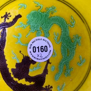 Une paire de coupes en porcelaine de Chine à décor de dragons sur fond jaune, marque et prob. époque de Tongzhi — photo 10