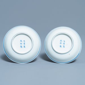 Une paire de coupes en porcelaine de Chine en bleu et blanc, marque de Kangxi, 19ème — photo 3