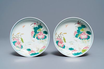 Une paire de coupes en porcelaine de Chine famille rose à décor de grues, marque et époque de Daoguang