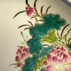 Une paire de coupes en porcelaine de Chine famille rose à décor de grues, marque et époque de Daoguang — photo 7