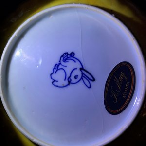 Une paire de coupes godronnées en porcelaine de Chine bleu et blanc à bordure jaune, marquées aux lièvres, Wanli — photo 11