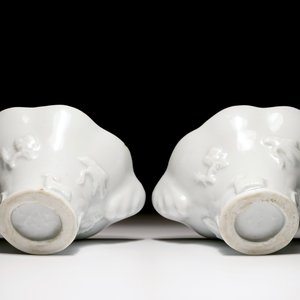 Une paire de coupes libatoires en porcelaine blanc de Chine, Kangxi — photo 7