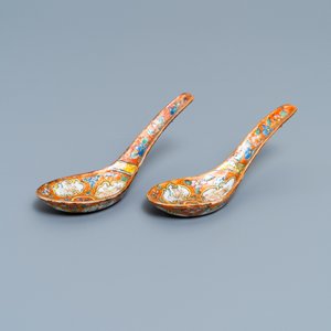 Une paire de cuillères en porcelaine de Chine Bencharong pour le marché thai, 19ème — photo 3