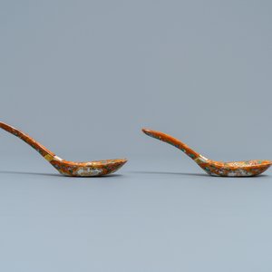 Une paire de cuillères en porcelaine de Chine Bencharong pour le marché thai, 19ème — photo 5