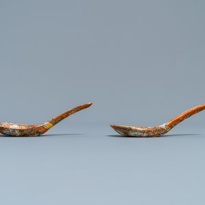 Une paire de cuillères en porcelaine de Chine Bencharong pour le marché thai, 19ème — photo 2