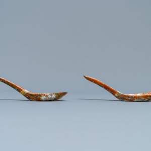 Une paire de cuillères en porcelaine de Chine Bencharong pour le marché thai, 19ème — photo 3