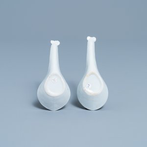 Une paire de cuillères en porcelaine de Chine en rouge de fer et doré pour le marché indien, Qianlong — photo 3