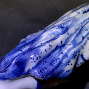 Une paire de figures de joueurs de vielle en faïence de Delft en bleu et blanc, 18ème — photo 13