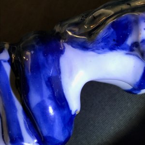 Une paire de figures de joueurs de vielle en faïence de Delft en bleu et blanc, 18ème — photo 18