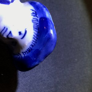Une paire de figures de joueurs de vielle en faïence de Delft en bleu et blanc, 18ème — photo 8
