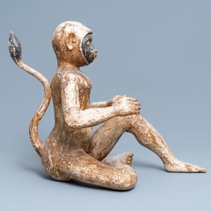 Une paire de figures de singes en bois sculpté et polychromé, l'Asie du Sud-Est, 19ème — photo 9