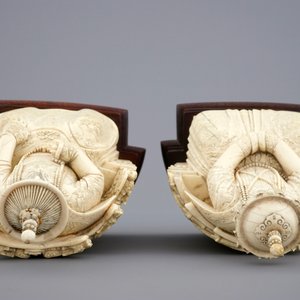 Une paire de figures d'empereurs sur thrônes en ivoire, Chine, vers 1900 — photo 5