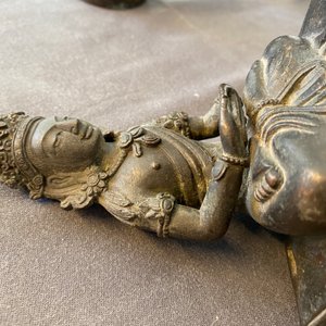 Une paire de figures du Bouddha Amitayus en bronze, Sino-Tibet, Qianlong — photo 17