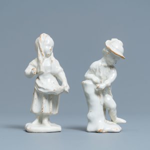 Une paire de figures d'un garçon et d'une fille en faïence blanche de Delft, 18ème — photo 2