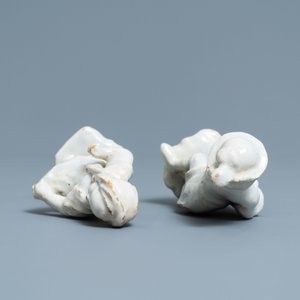 Une paire de figures d'un garçon et d'une fille en faïence blanche de Delft, 18ème — photo 6