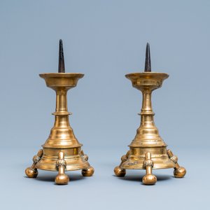 Une paire de flambeaux en bronze, Flandres ou Pays-Bas, 16ème — photo 4
