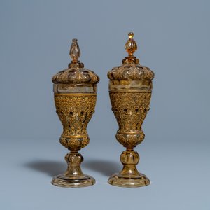 Une paire de gobelets couverts en verre incrusté de cuivre doré, Russie ou Europe de l'Est, 19ème — photo 4
