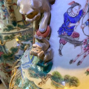 Une paire de grand vases en porcelaine de Chine famille rose, 19ème — photo 11