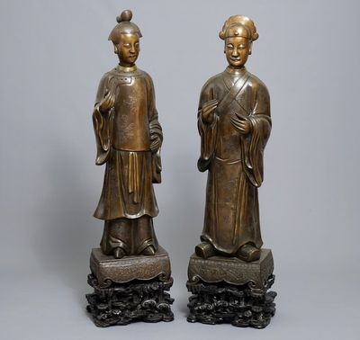 Une paire de grandes figures aux têtes amovibles en bronze, Chine pour le Vietnam, 19ème