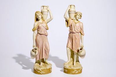 Une paire de grandes figures de style grec, Royal Dux, Bohême, début du 20ème