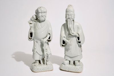Une paire de grandes figures d'immortels en blanc de Chine de Dehua, 18/19ème