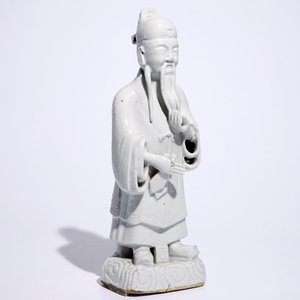 Une paire de grandes figures d'immortels en blanc de Chine de Dehua, 18/19ème — photo 9