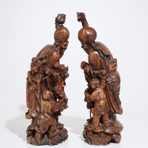 Une paire de grandes figures d'immortels en bois sculpté, Chine, 19/20ème — photo 2