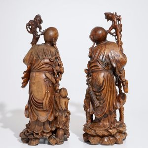 Une paire de grandes figures d'immortels en bois sculpté, Chine, 19/20ème — photo 3