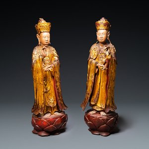 Une paire de grandes figures en bois laqué, doré et polychromé, Chine ou Vietnam, 18/19ème — photo 1