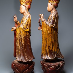 Une paire de grandes figures en bois laqué, doré et polychromé, Chine ou Vietnam, 18/19ème — photo 5