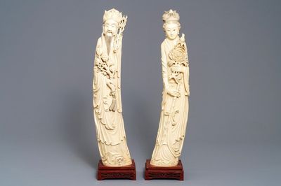Une paire de grandes figures en ivoire sculpté, Chine, 19ème