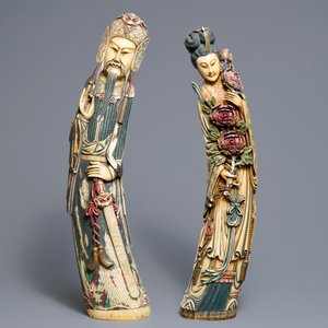 Une paire de grandes figures polychromes en ivoire sculpté, Chine, 19ème — photo 2