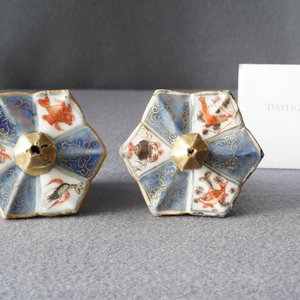 Une paire de grandes théières couvertes en porcelaine de Chine de style Imari, Kangxi — photo 12