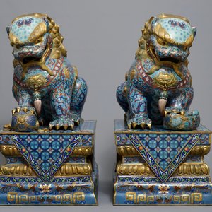 Une paire de grands lions bouddhistes en émaux cloisonnés, Chine, 19/20ème — photo 4