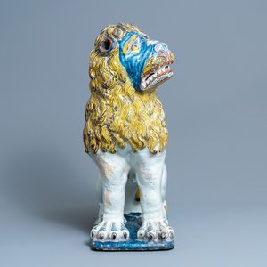 Une paire de grands modèles de lions en faïence polychrome de Rouen, France, 18ème — photo 11